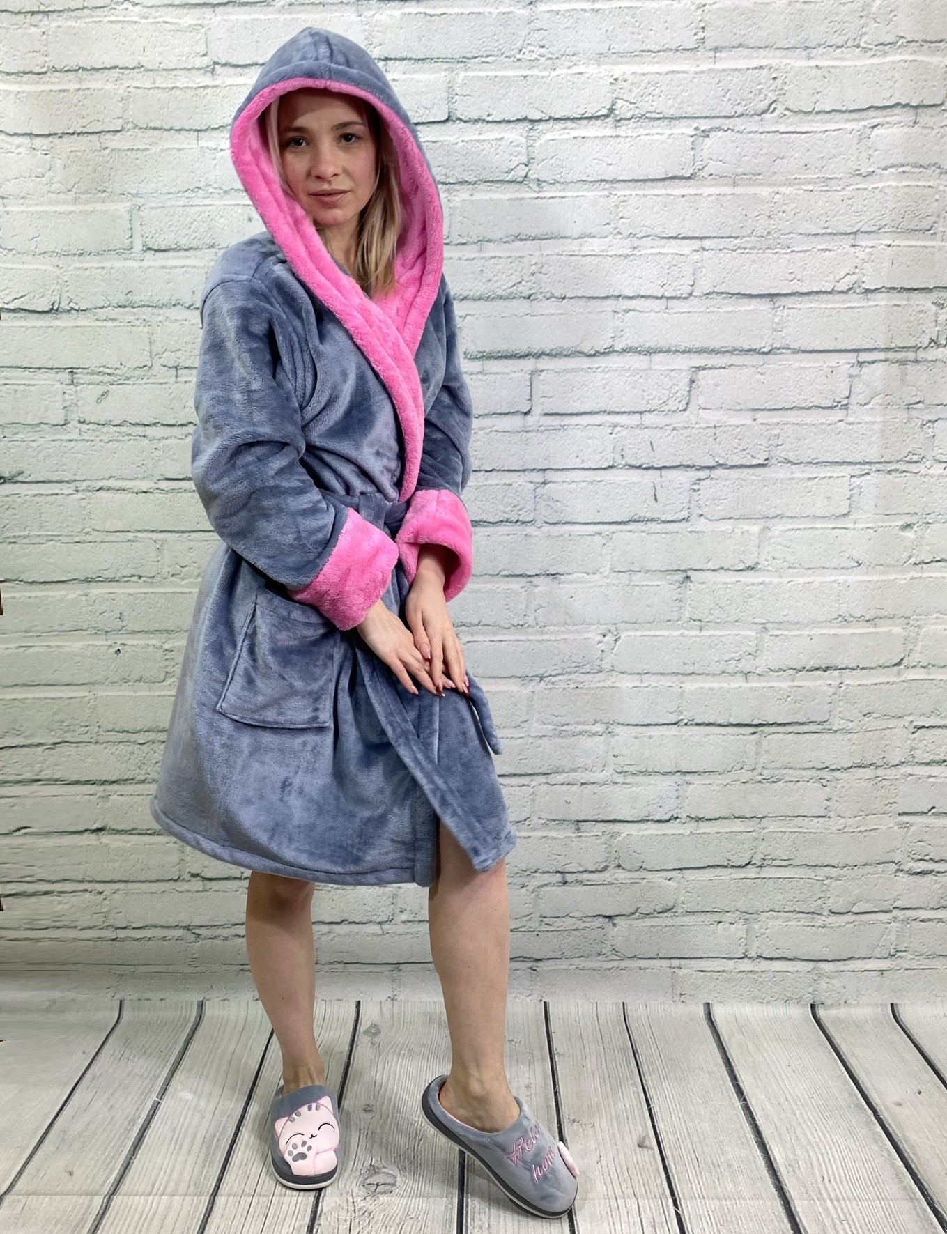 

Махровый халат женский Art fashion Миди М серый с розовым