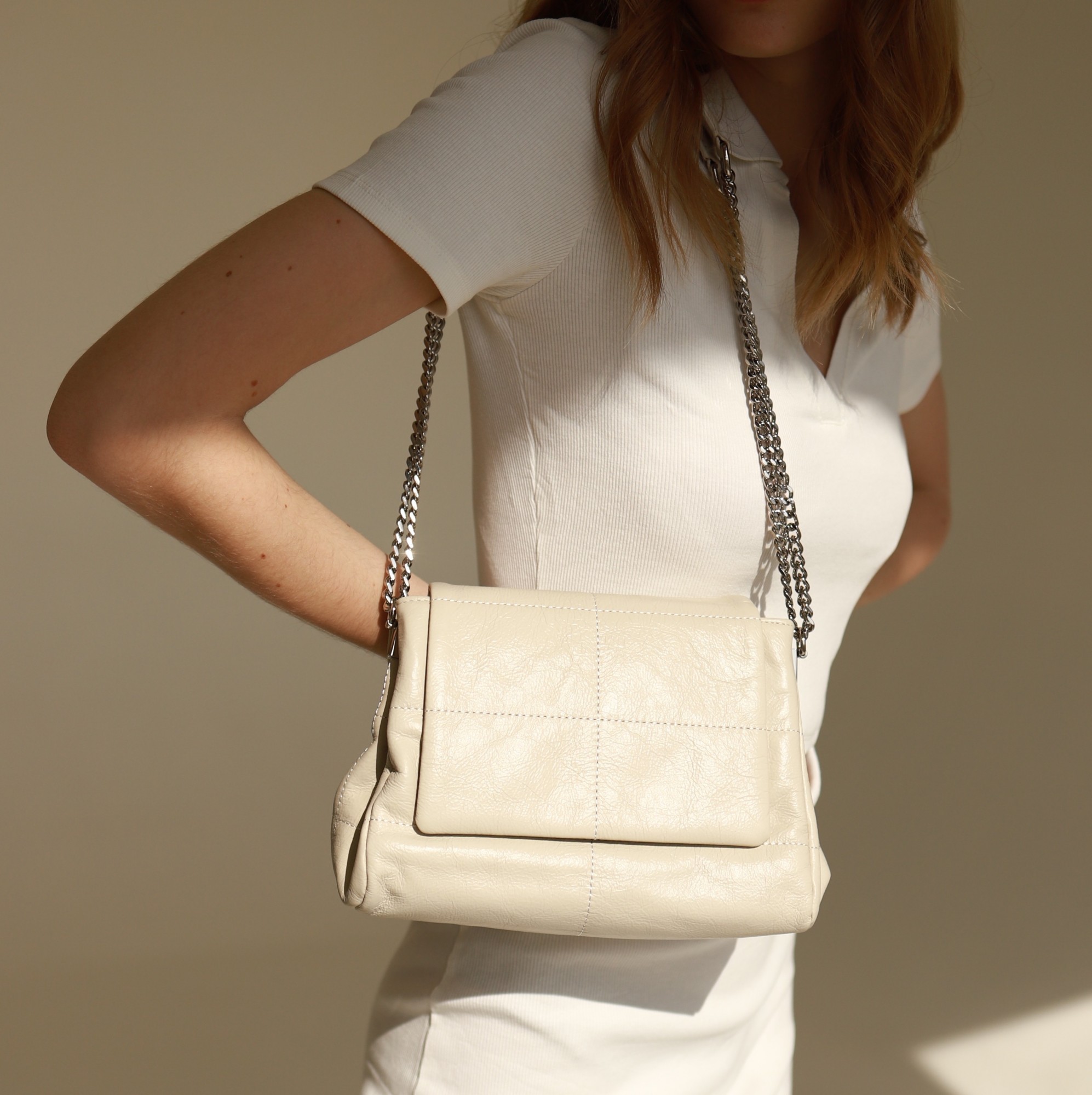 

Женская кожаная сумка Bagsmini Jackie Creamy Mini Молочная