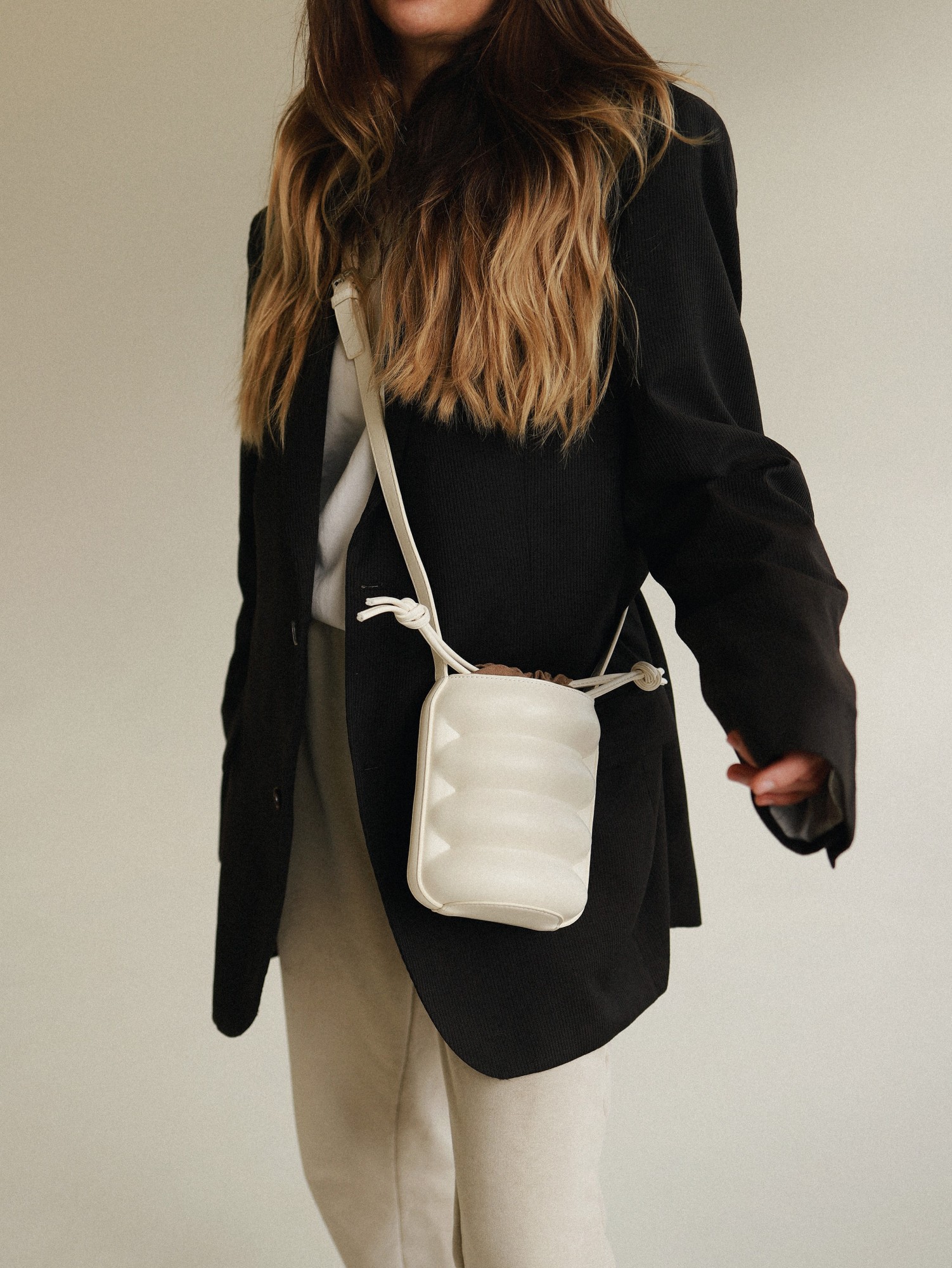 

Женская сумка Bagsmini Barrel White Bag Белая