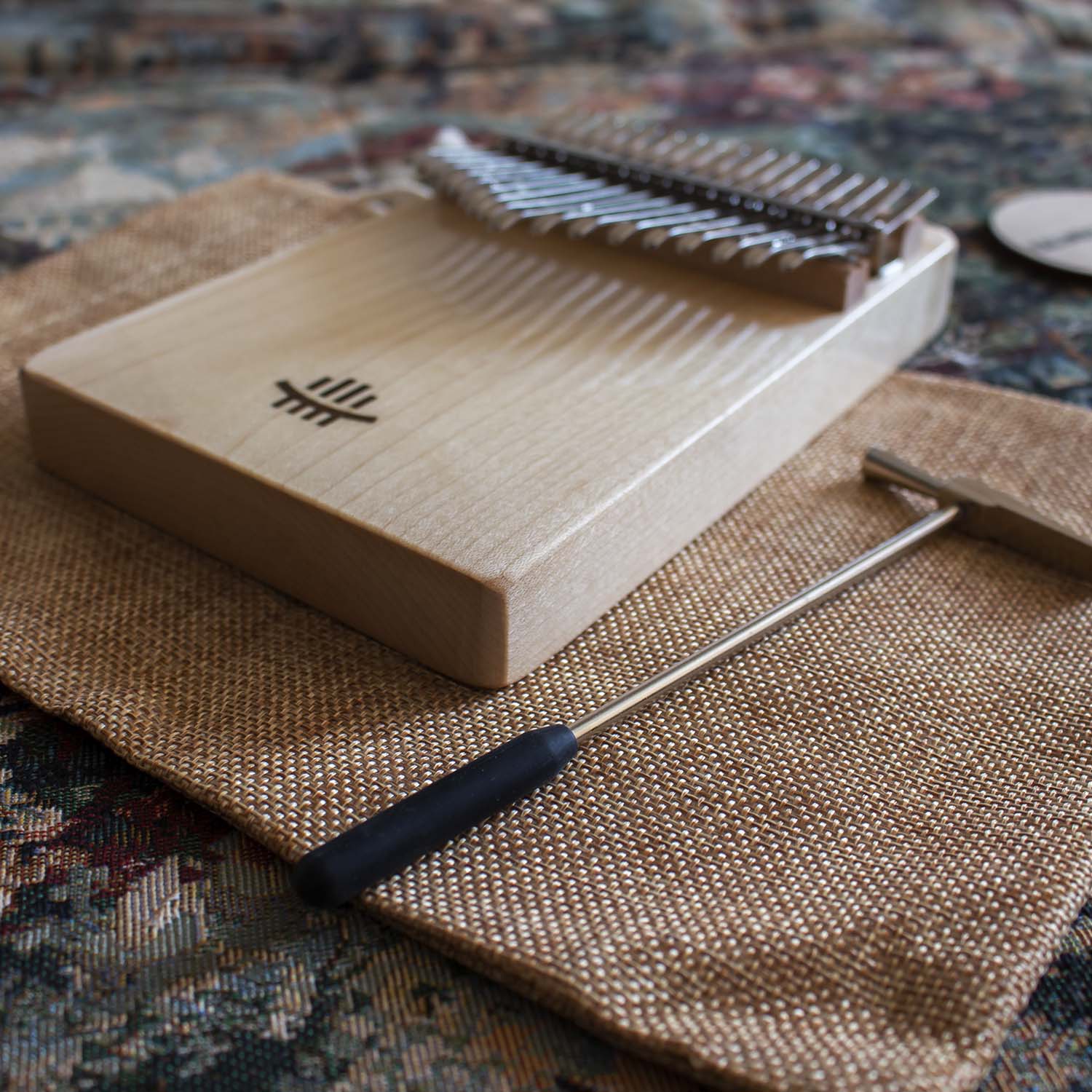 

Музыкальный инструмент калимба 17 нот "Hluru" из дерева Клён