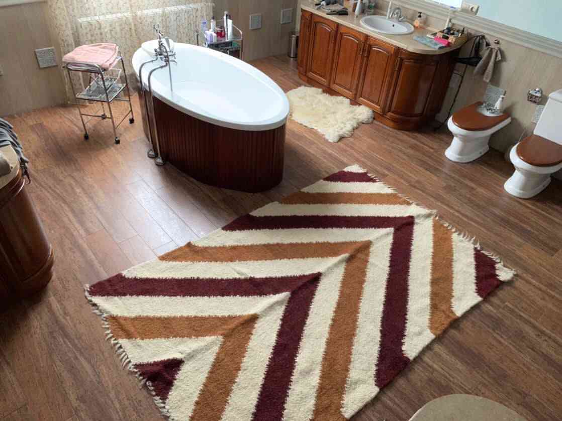 

Ковер шерстяной ручной работы Fully Wooly Карамель 150х150 см бело-коричневый