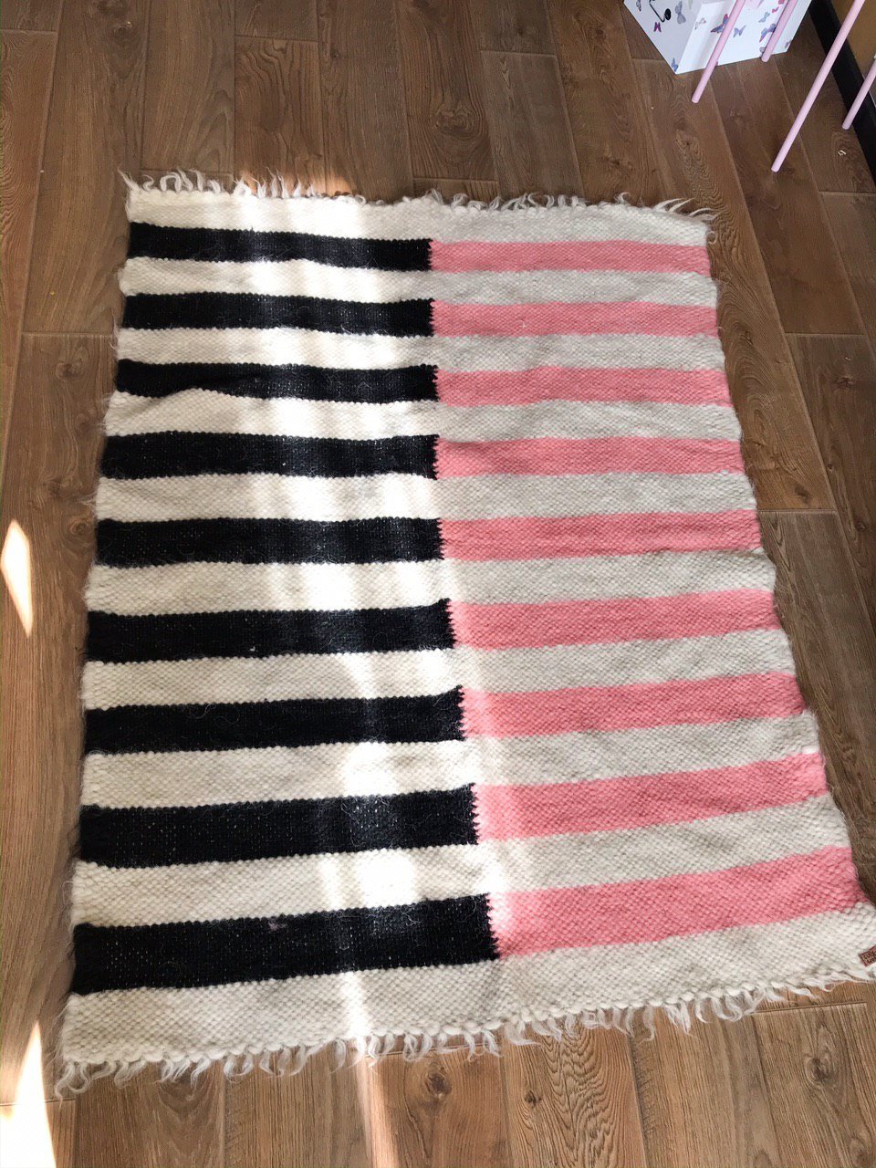 

Ковер шерстяной ручной работы Fully Wooly Зебра в детскую 160х230 см в полоску серый розовый бежевый