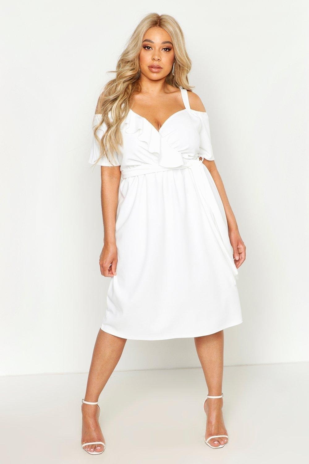 

Платье Boohoo 50 белый 8520123003678