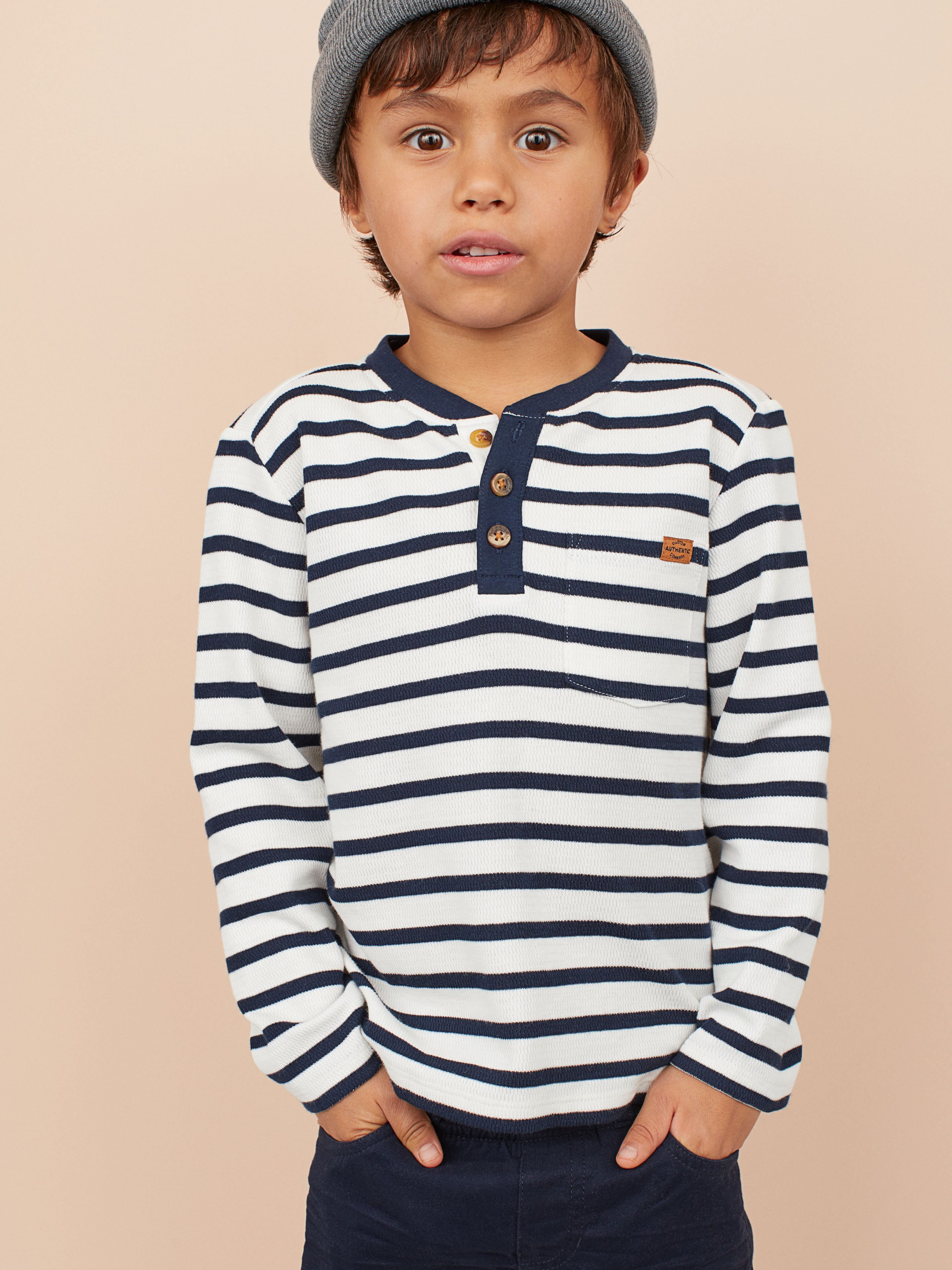 

Футболка с длинными рукавами H&M 06-0719062 012 122-128 см Белая (СА2000001472576)