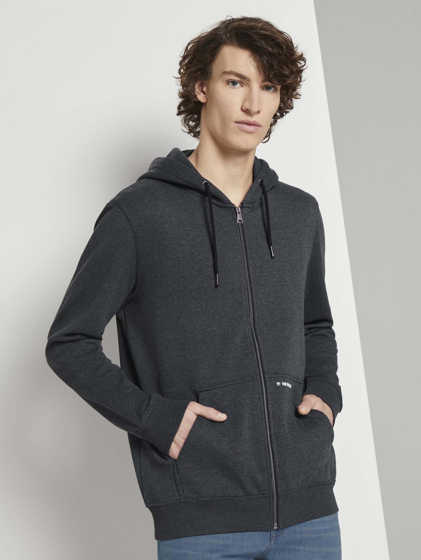 

Толстовка Tom Tailor 1024239-29999  Темно-серая, Толстовка Tom Tailor 1024239-29999 XL Темно-серая