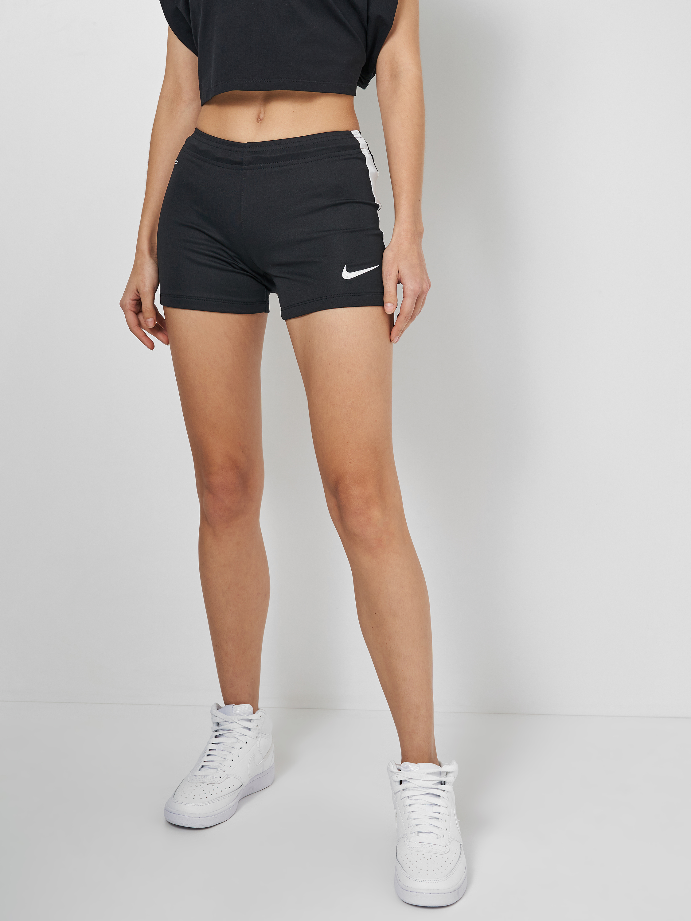 

Спортивные шорты Nike 755990 XS Черные