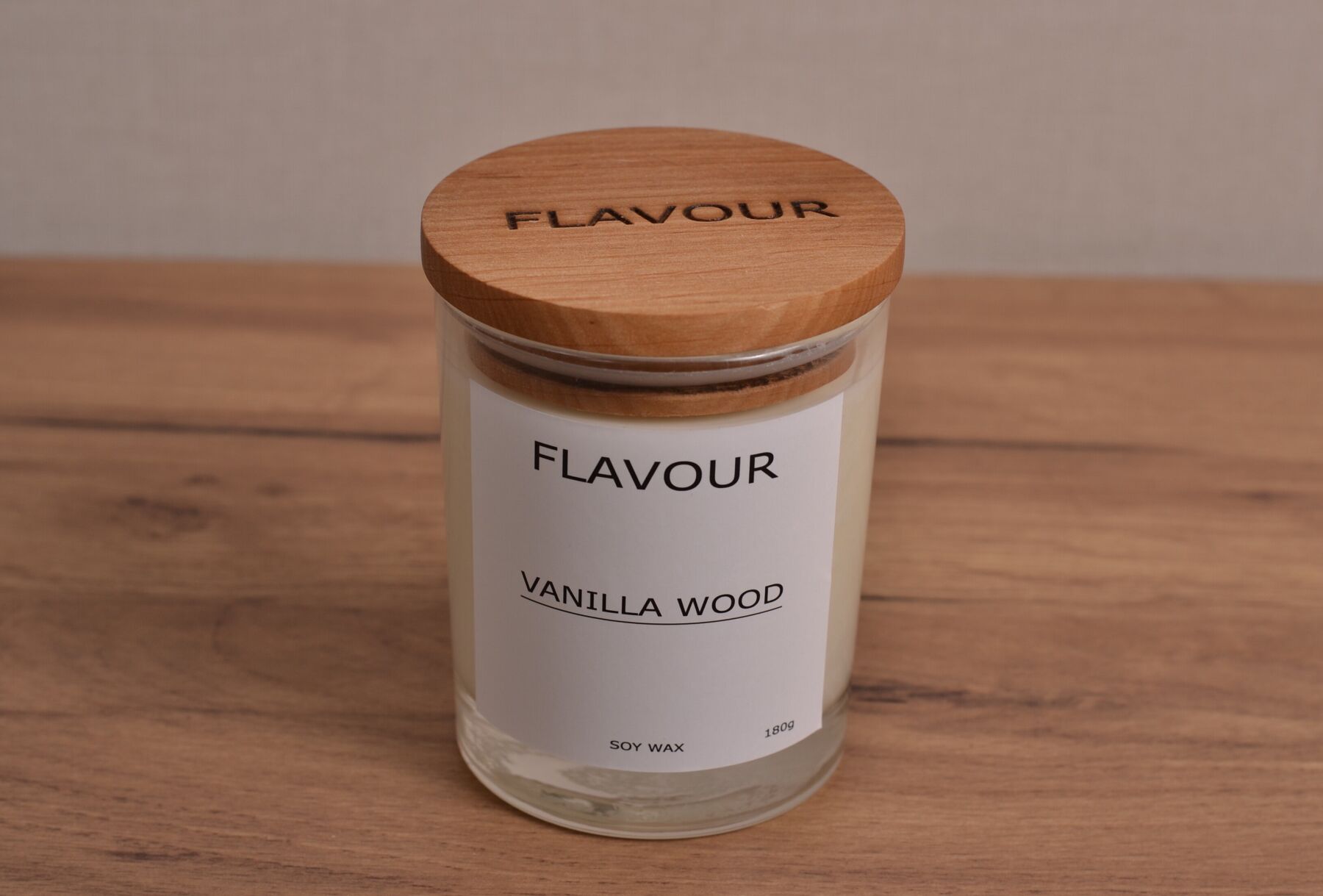 

Ароматическая соевая свеча в стекле VANILLA WOOD 180г