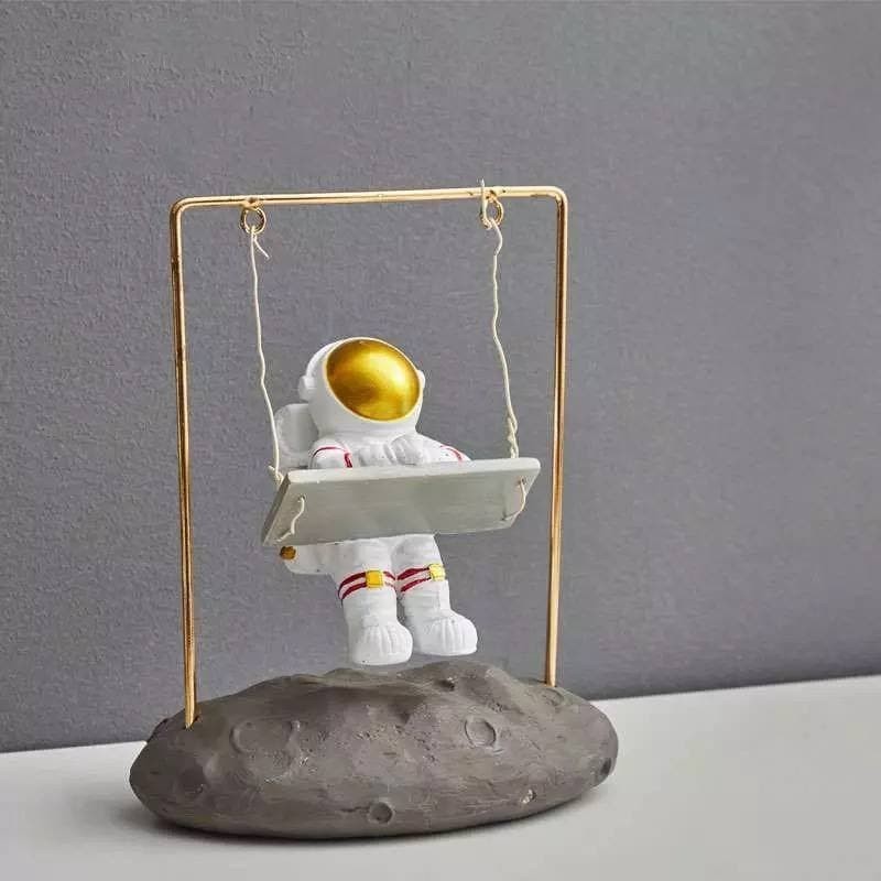 

Статуэтка "Космонавт на качели лежит" 17 х 16 см