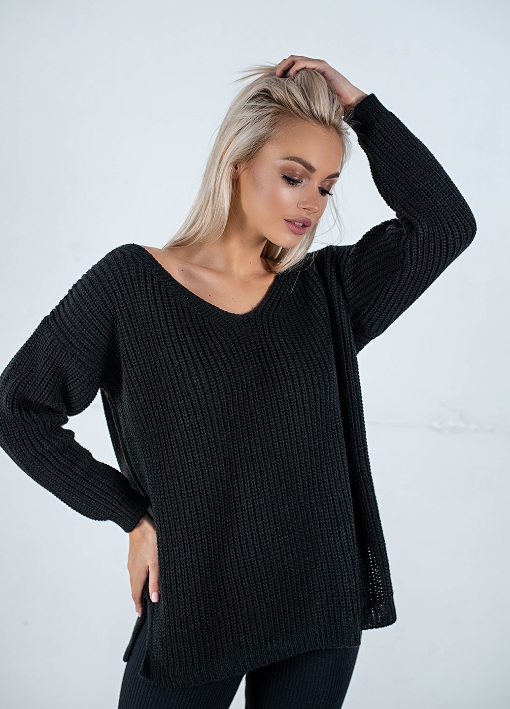 

Женский свитер с открытой спиной TM Anika KS07C06 "Кайли" черный Onesize