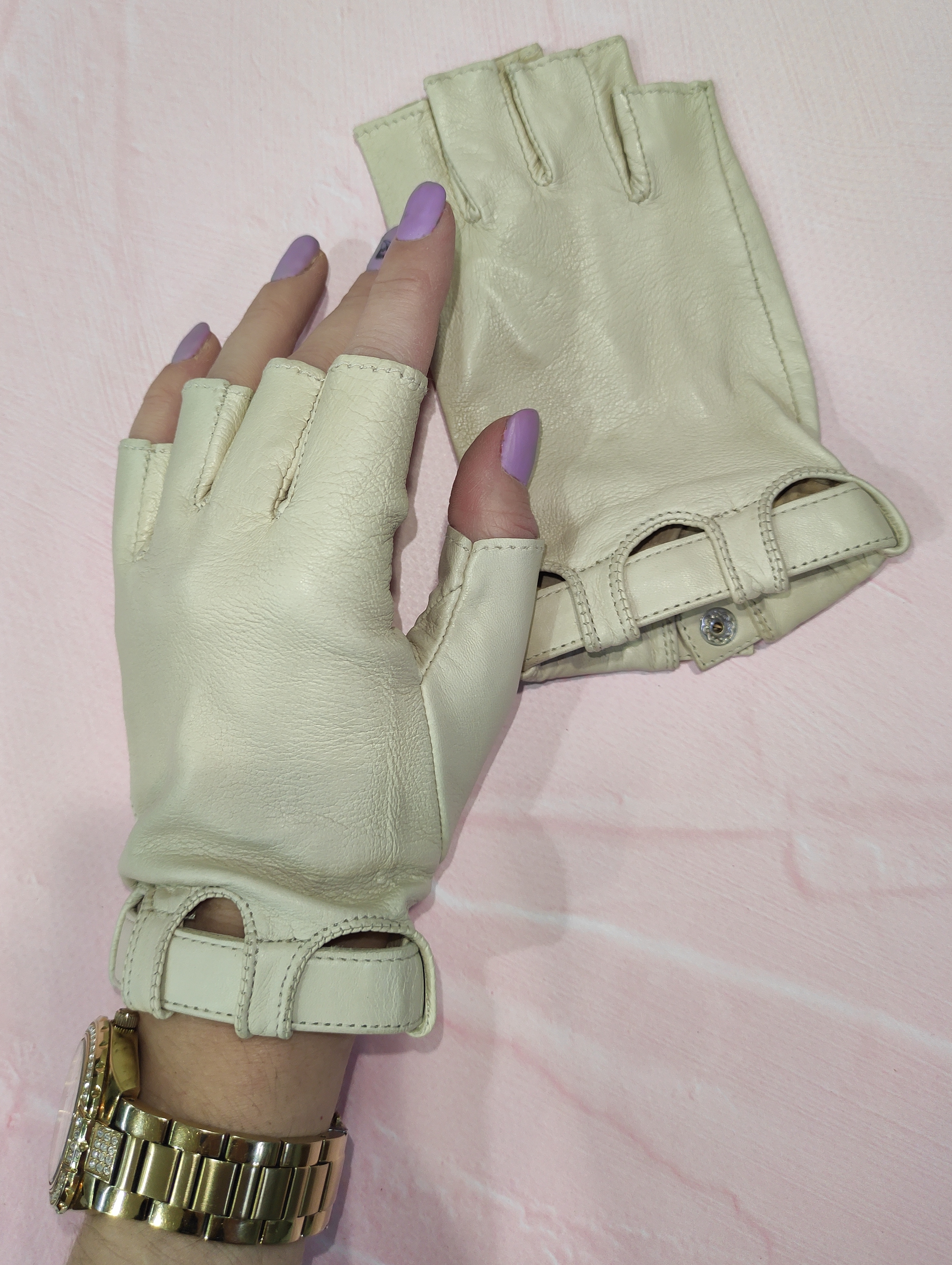 

Женские перчатки митенки кожаные GlovesUA мод.359 р.8,5 белые