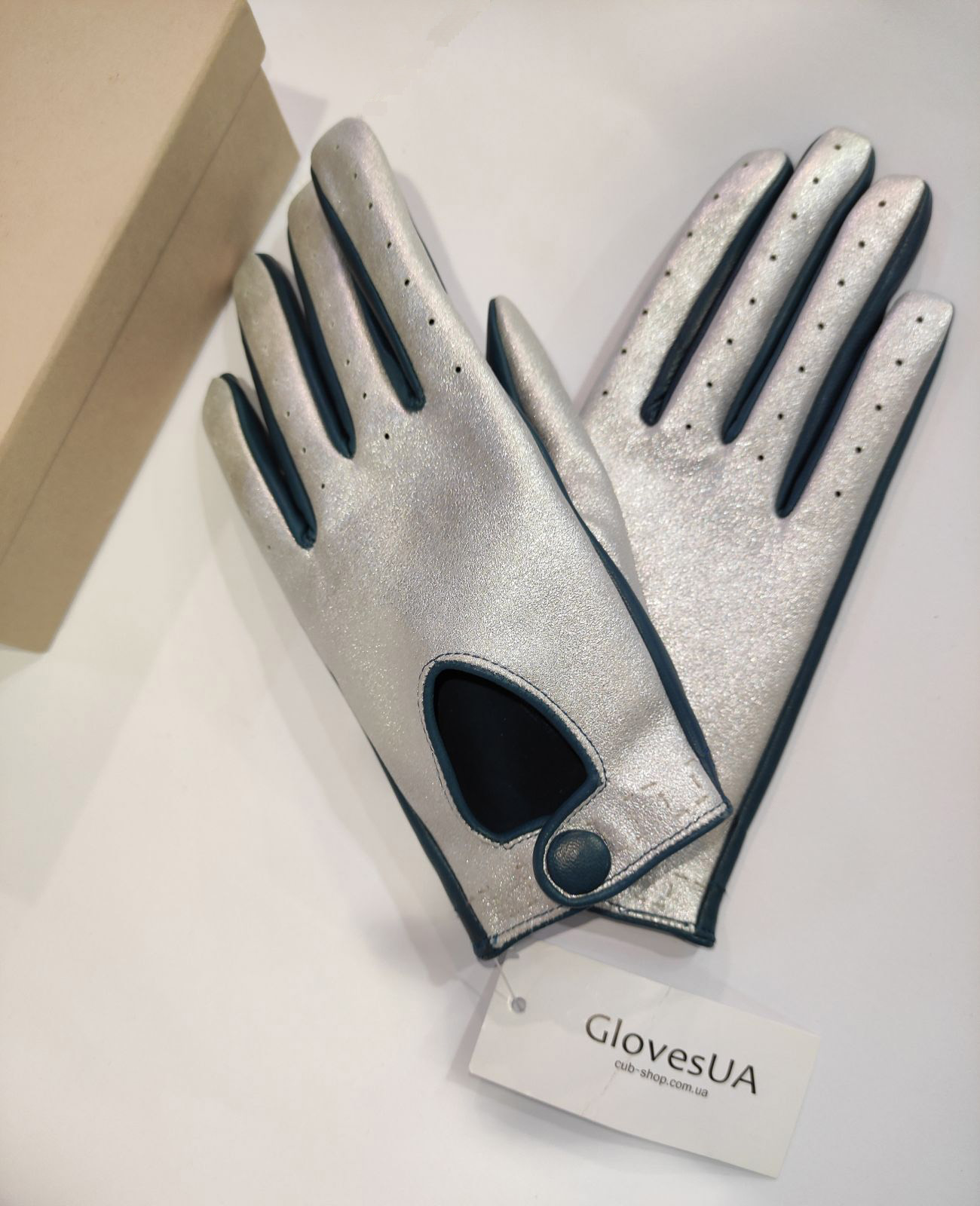 

Женские автомобильные кожаные перчатки GlovesUA мод.274 р.8 серебро
