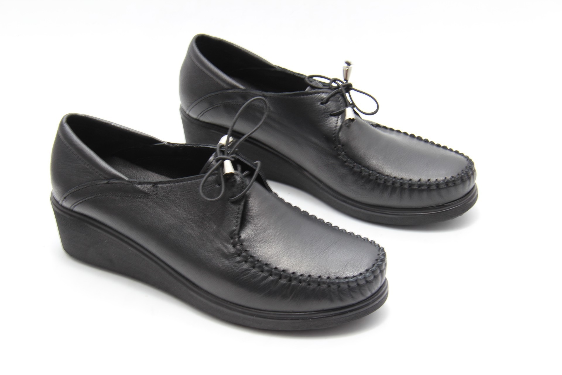 

Туфли женские Aras Shoes 107-siyah кожаные 40 на танкетке