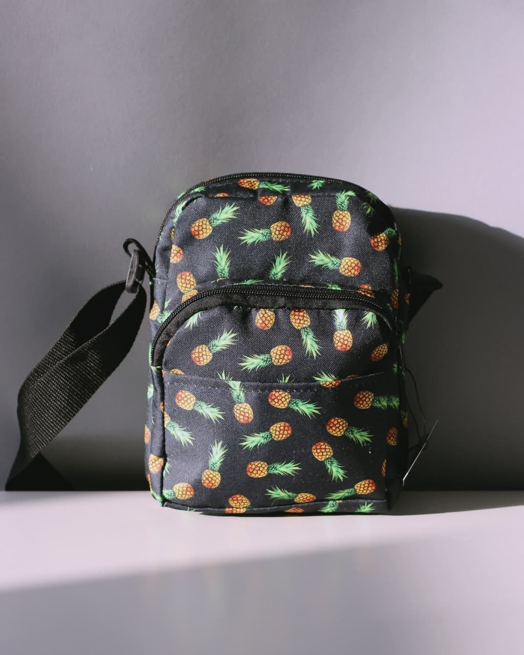 

Cумка через плечо (мессенджер) .VDLK Ananas Black унисекс