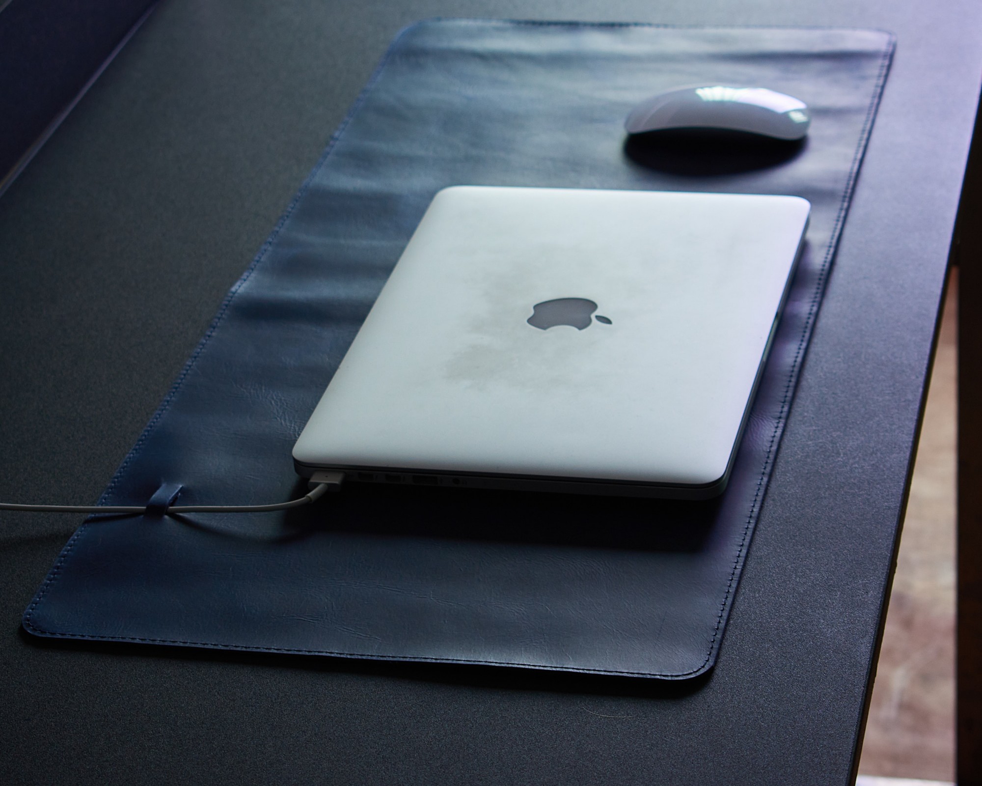 

Кожаный коврик для рабочего стола с фетровой подкладкой INCARNE ProDesk Large Синий