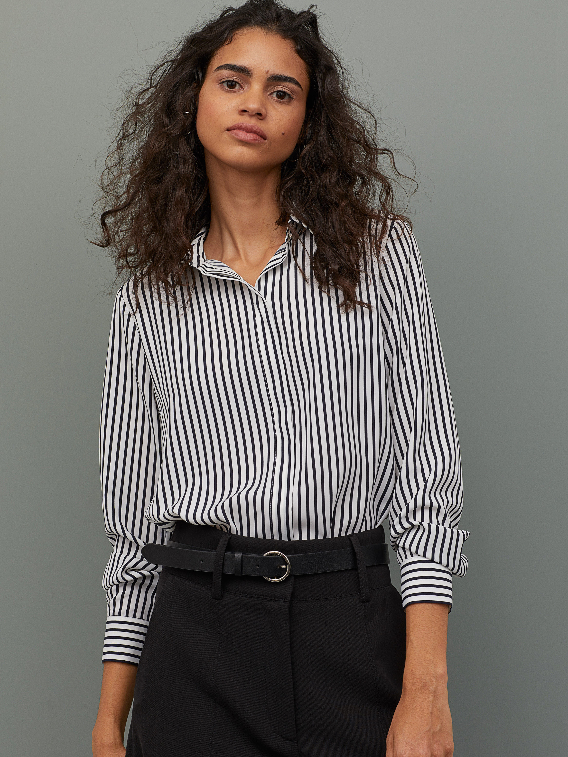 

Рубашка H&M 06-0695632-000  Белая (СА2000001898529, Рубашка H&M 06-0695632-000 38 Белая (СА2000001898529)