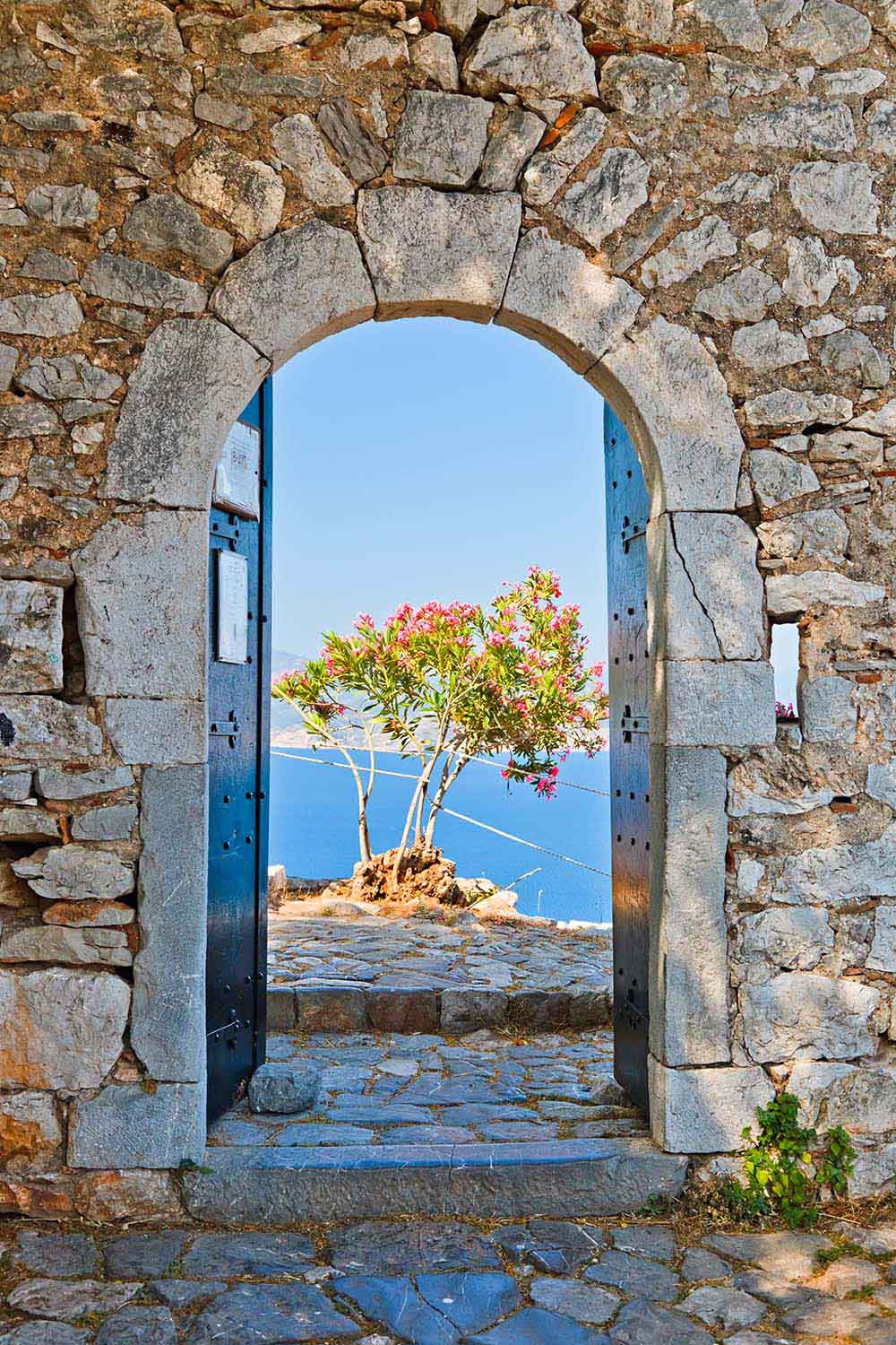 

Фотообои ArtSide Каменная арка (4591) Аква