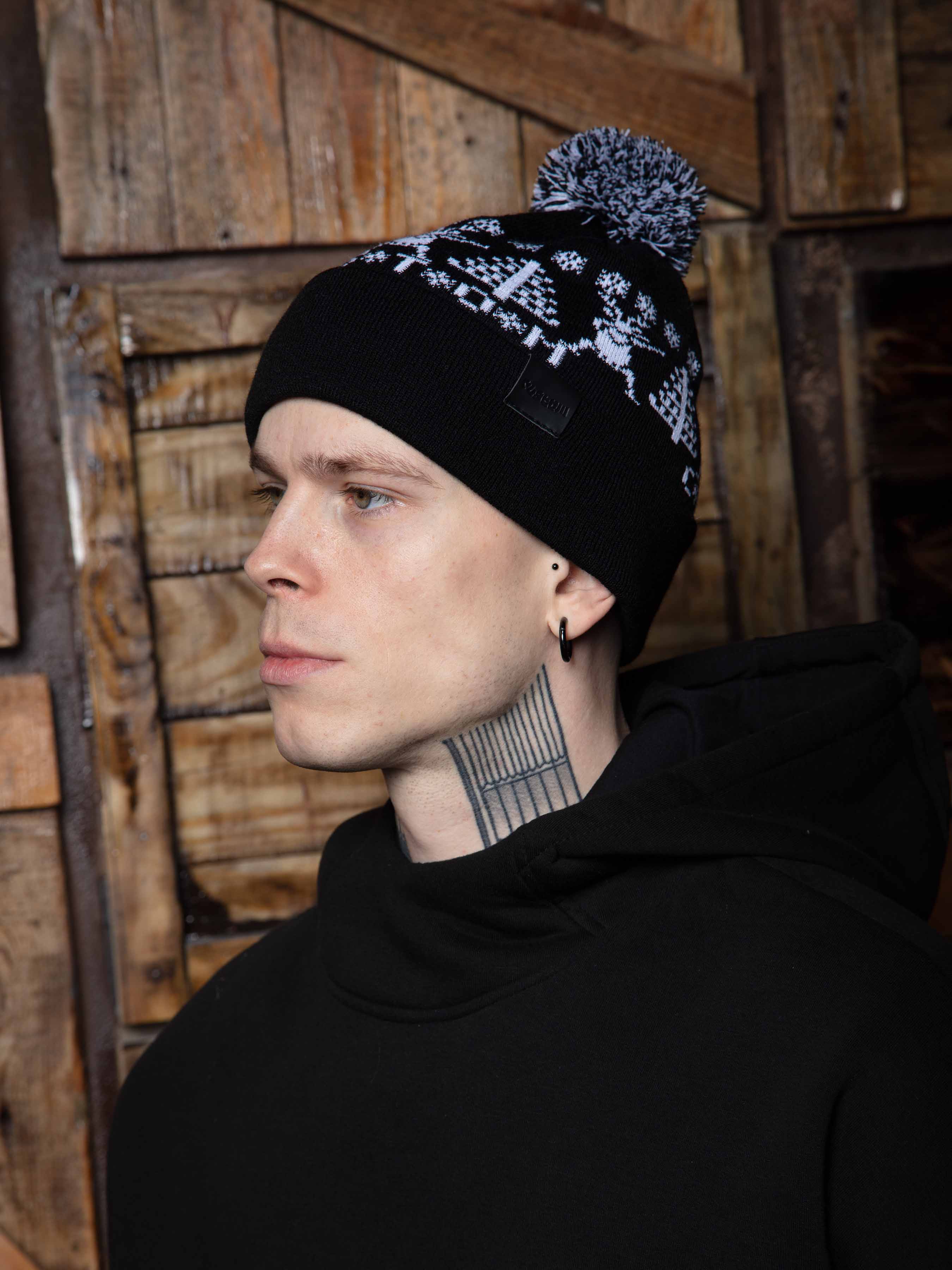 

Шапка Custom Wear з бубоном Deer 2.0, чорна