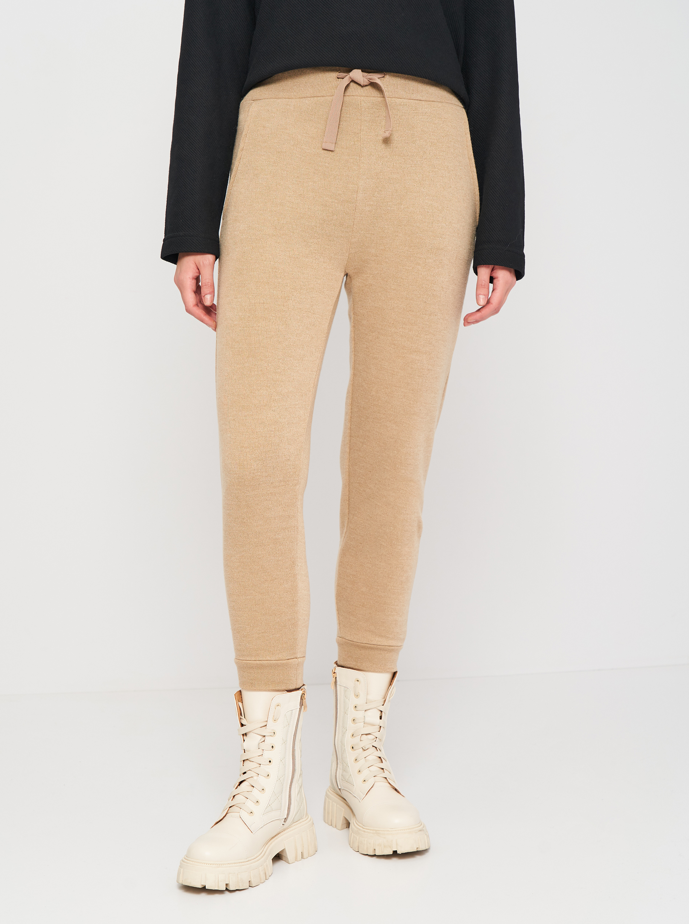 

Спортивные штаны Mango 87091034-98, Спортивные штаны Mango 87091034-98 XS