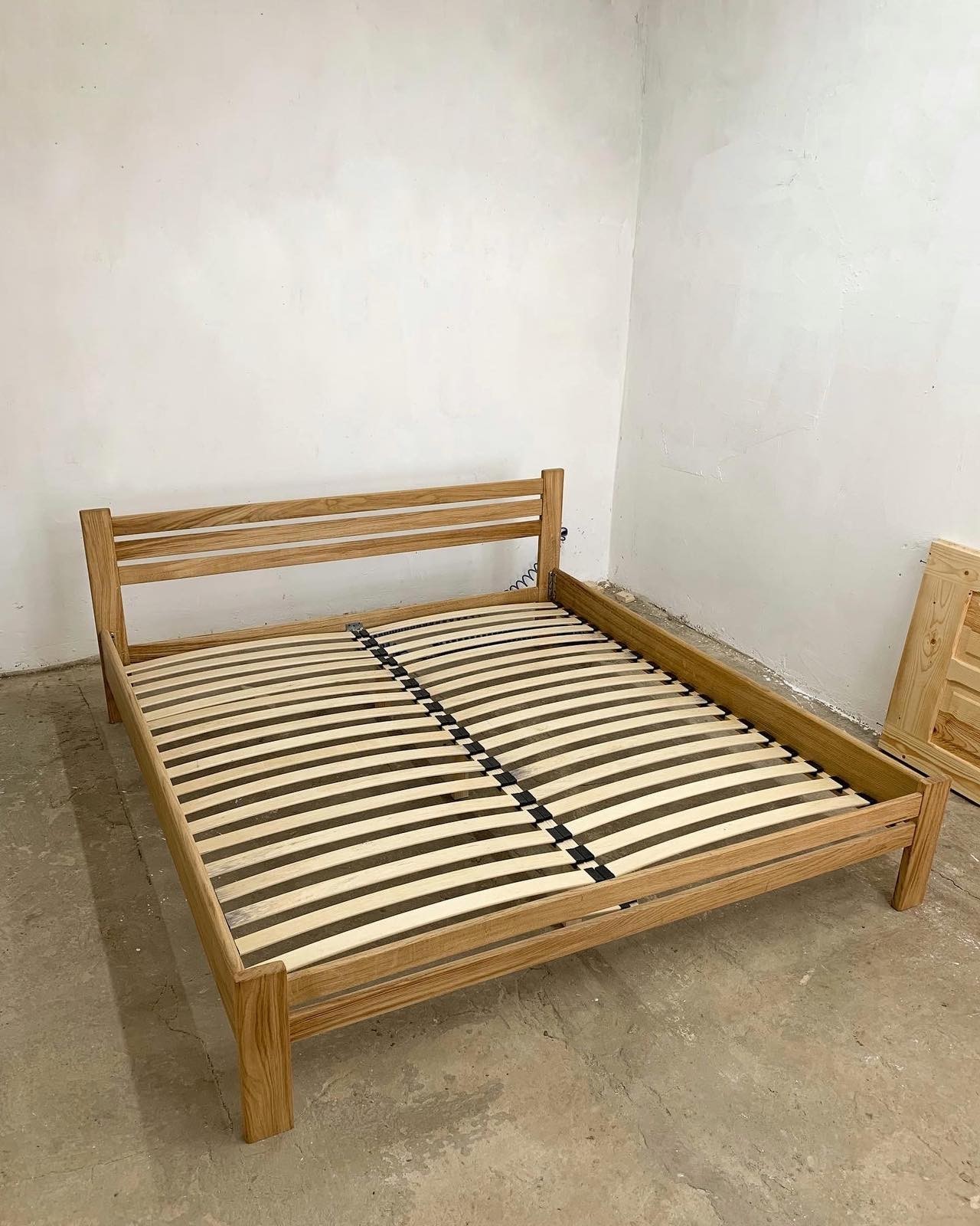

Кровать двуспальная WoodMost из массива дуба в комплекте с ламелями0007