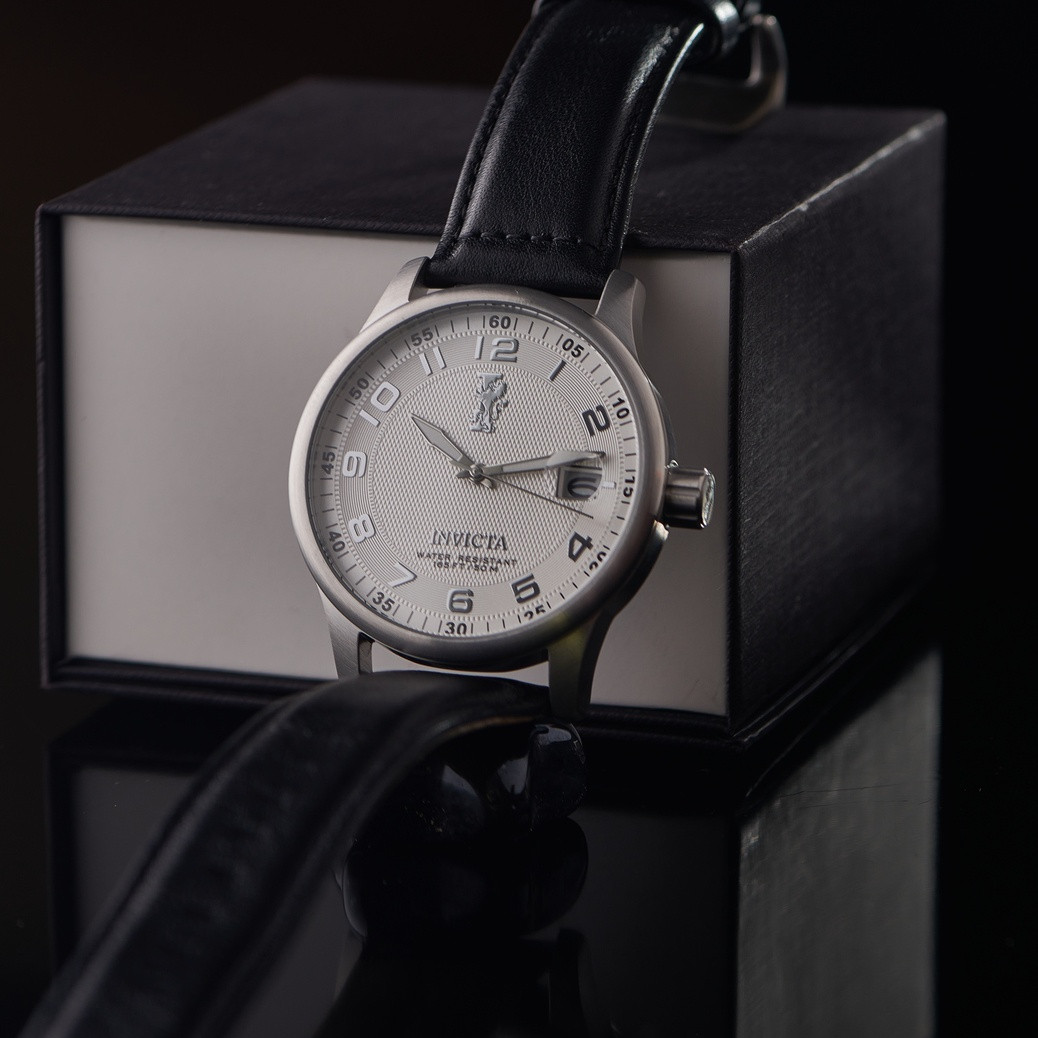 

Классические мужские часы INVICTA 12823