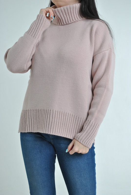 

Теплый и уютный свитер с разрезами,ровного кроя,в красивом светло-пудровом цвете,р, Теплый и уютный свитер с разрезами,ровного кроя,в красивом светло-пудровом цвете,р.S