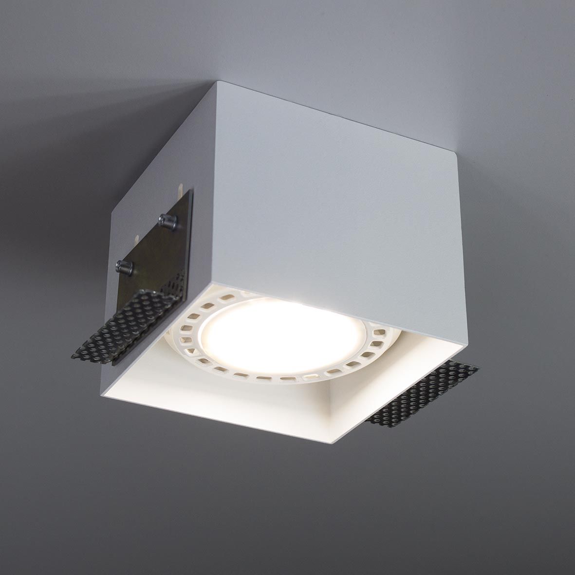 

Светильник точечный врезной ImperiumLight Hubble 327111.01.01