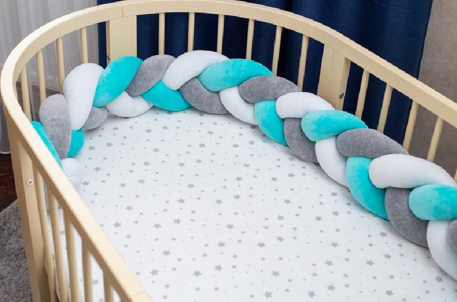 

Бортик косичка защита ручной работы в детскую кроватку кровать велюровый с завязками 240х20 см на три стороны кроватки (85257-Нов) Белый с мятным и серым