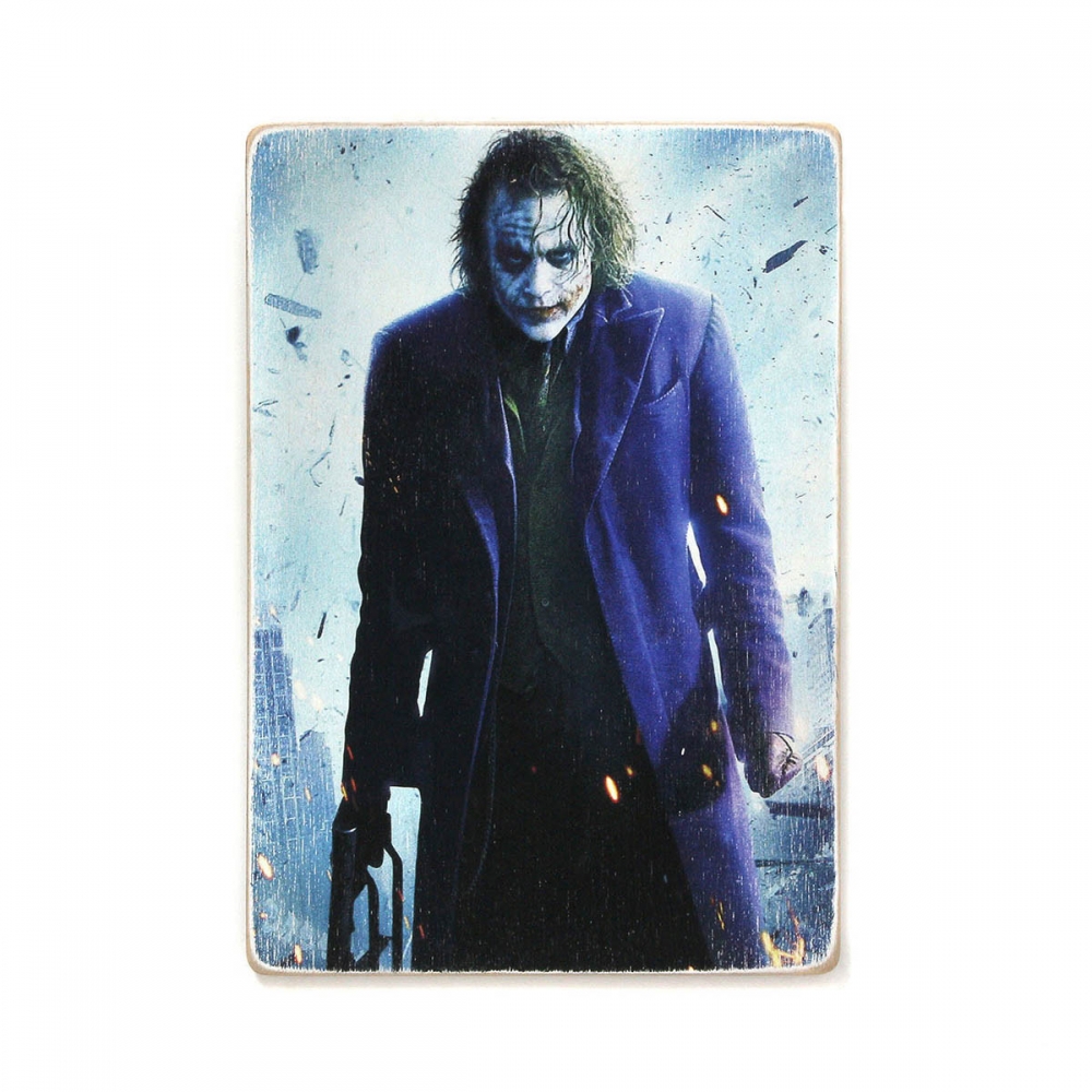 

Деревянный постер Супергерои Joker. Джокер. Хит Леджер с автоматом А1