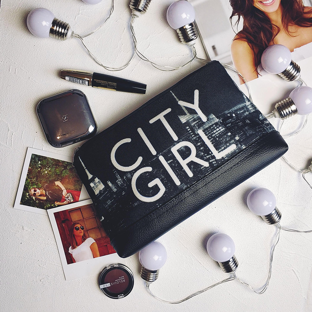 

Косметичка дорожная женская Lovely City girl Presentville 26х15х8 см 000175790