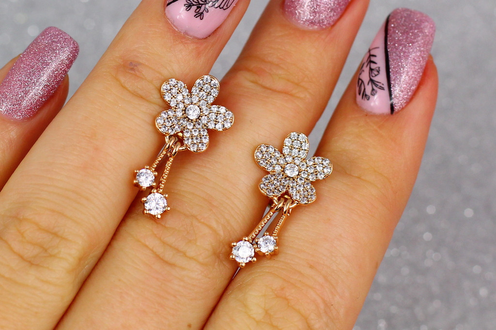 

Серьги гвоздики Xuping Jewelry цветочек с двумя танцующими фианитами 2 см золотистые