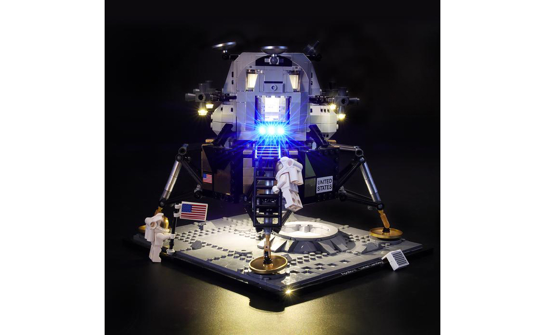 

Конструктор LEGO Підсвічування для набору Creator NASA Аполлон 11 Місячний Ландер (10266) 1 деталей (LGK211)