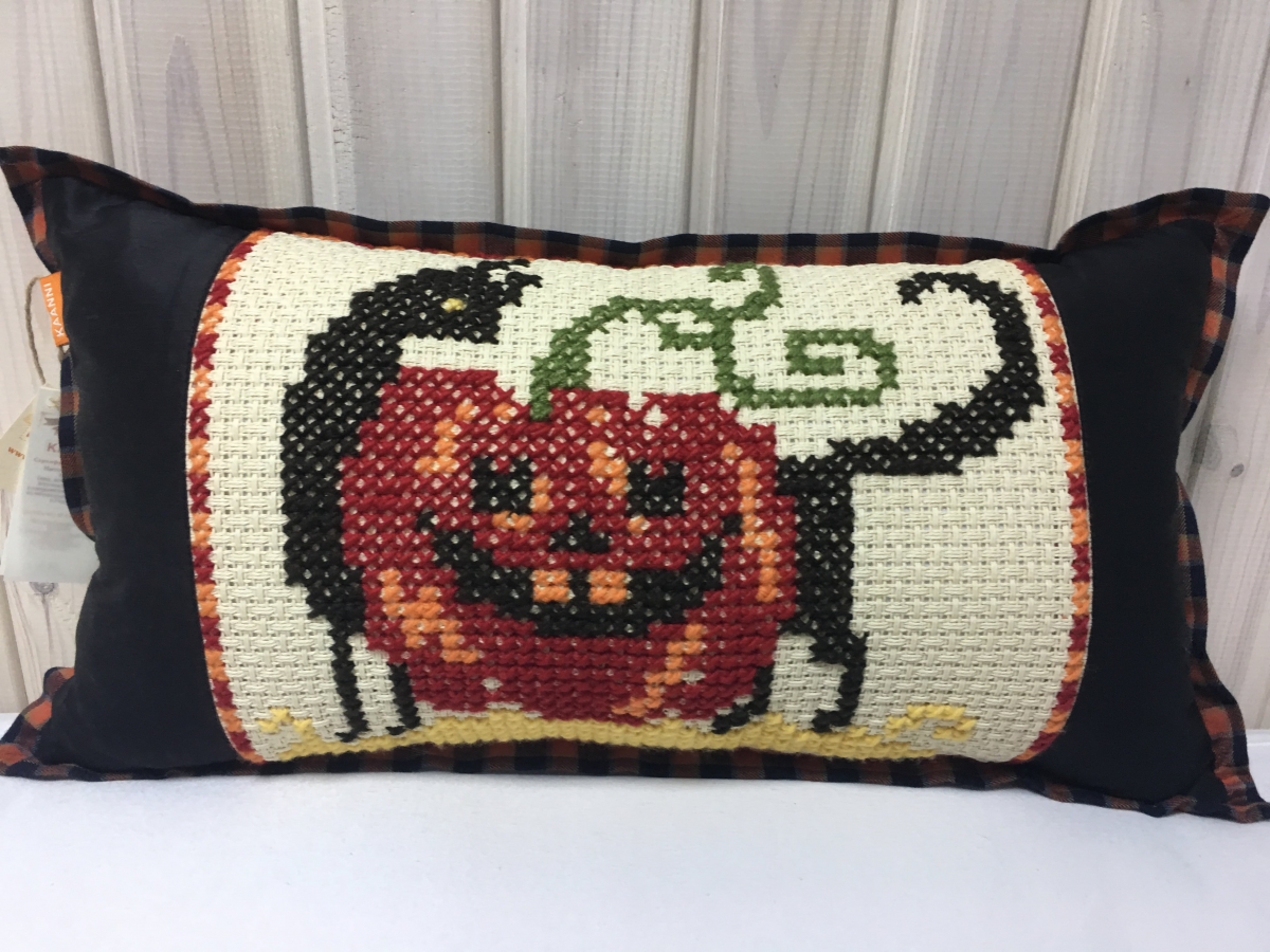 

Декоративная подушка Kaanni HALLOWEEN черный кот прямоугольная 30х50 Черный