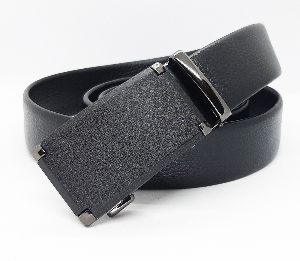 

Ремень мужской из качественной мягкой экокожи с пряжкой автомат 180 см черный (144.j12-180cm)