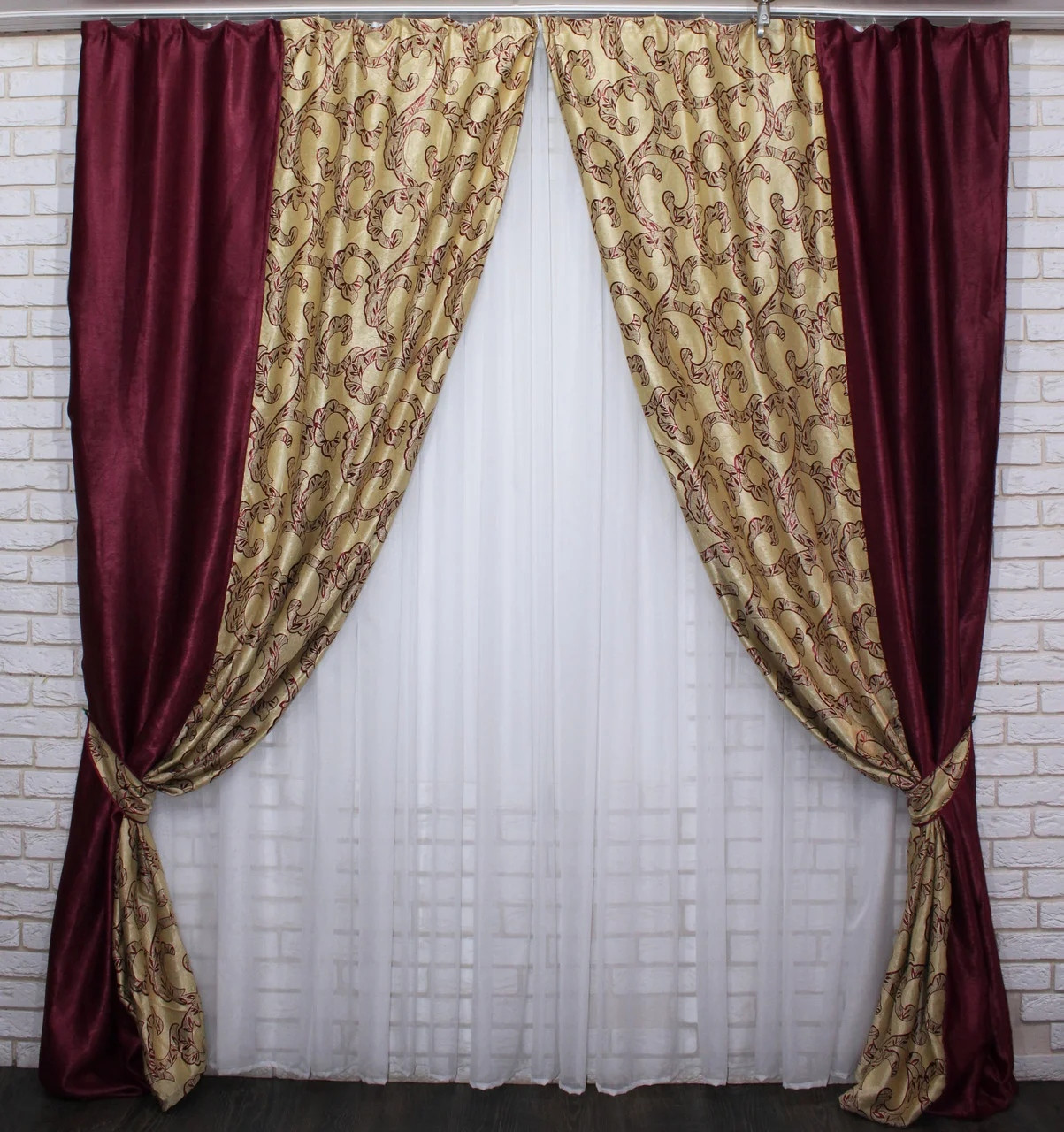 

Комбинированные шторы Chtextil из ткани блекаут Ширина каждой шторы по 2.5м