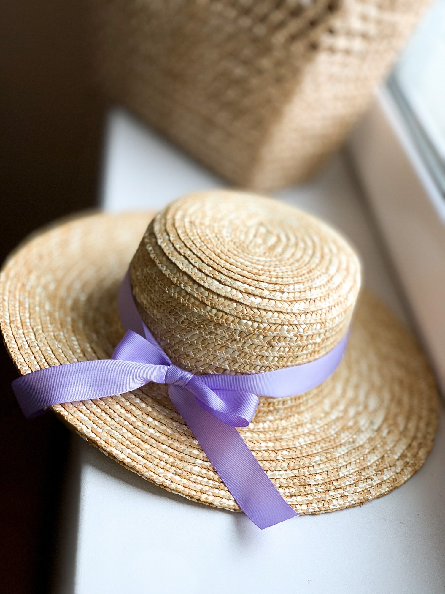 

Шляпа канотье из натуральной соломы 54-58 см поле 8 см с фиолетовой лентой