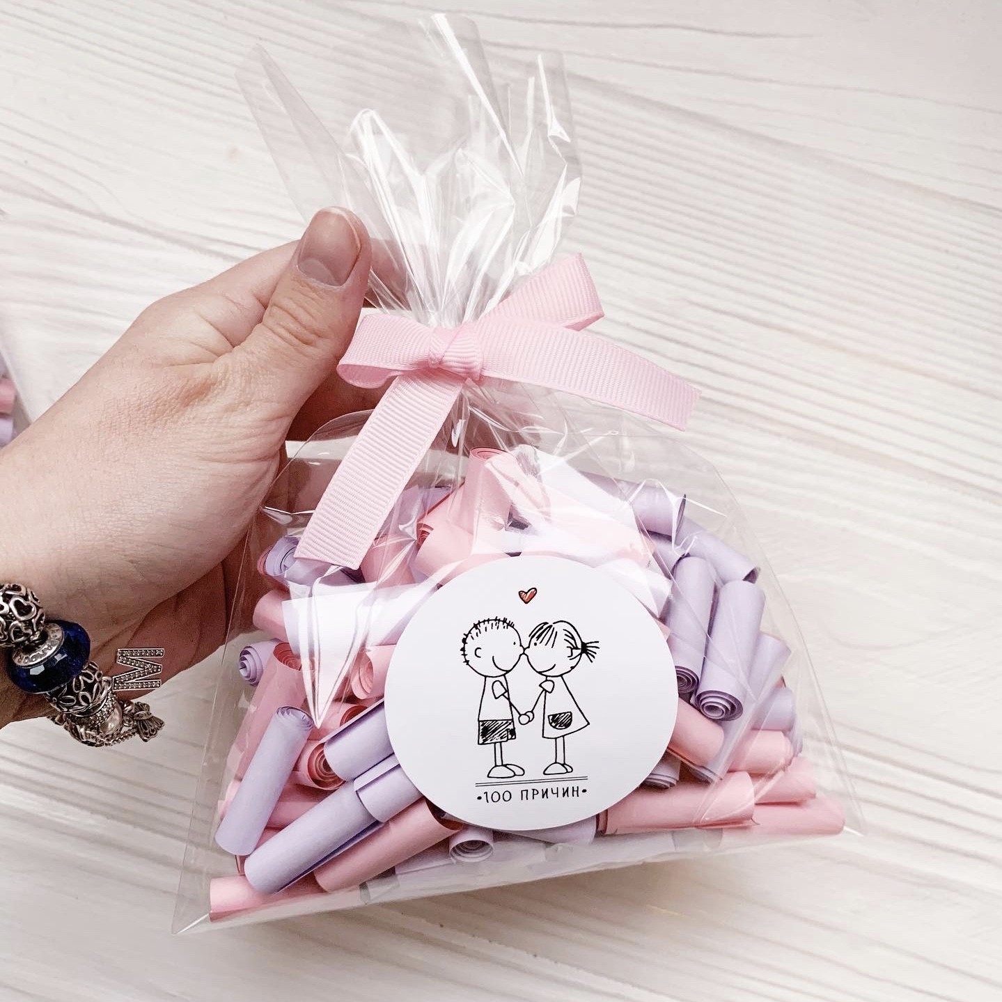 

Подарок девушке на день святого Валентина (14 февраля - день влюбённых) и 8 марта 100 причин любви (УКР)