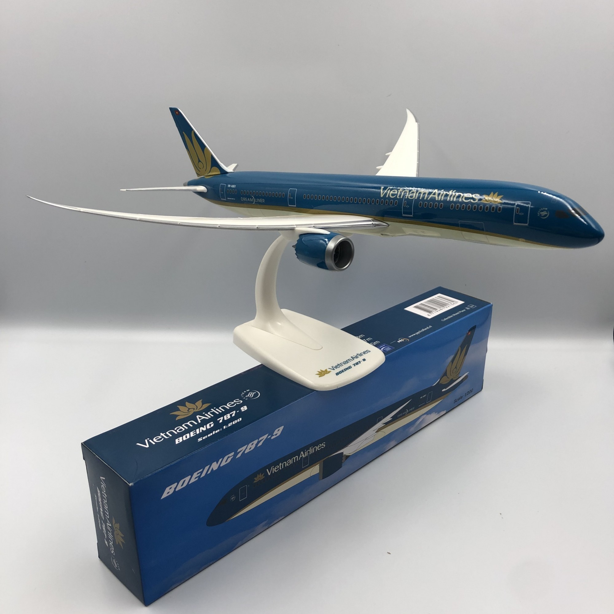 

Модель літака Boeing 787-9 Vietnam Airlines VN-A661