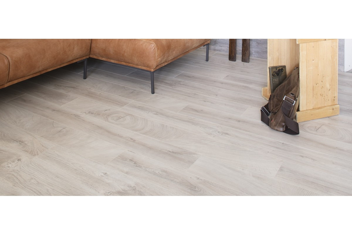 

Ламинат MasterFloor by Kaindl Premium plank фаска 4V Дуб FRESCO LEAVE RE 10мм/32 клас