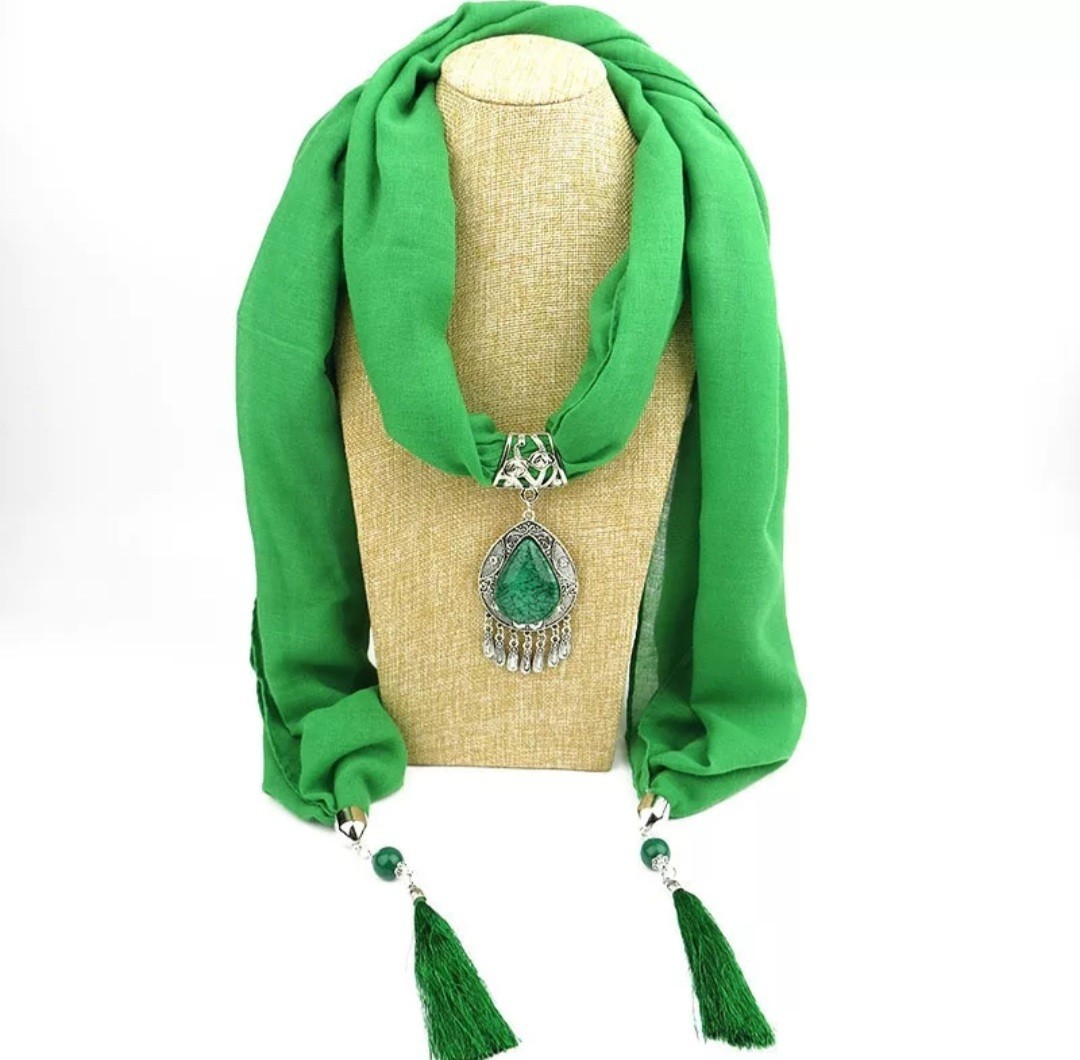 

Шарф женский с украшением - кулон "Восток" котон 160х60 см Зеленый