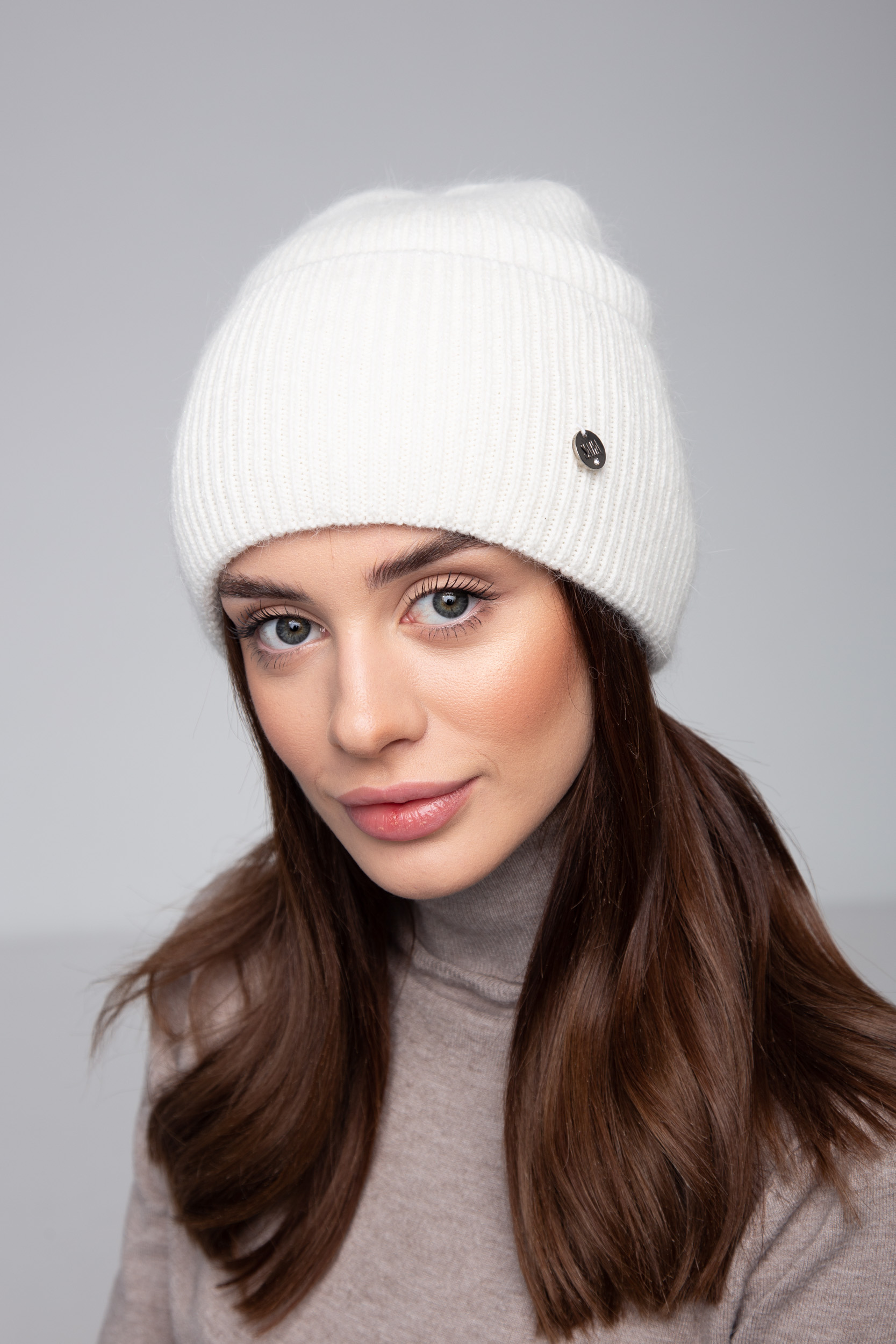 

Шапка FAMO SHP-8575 Белый  (SHP-8575, Шапка FAMO SHP-8575 Белый One size (SHP-8575)
