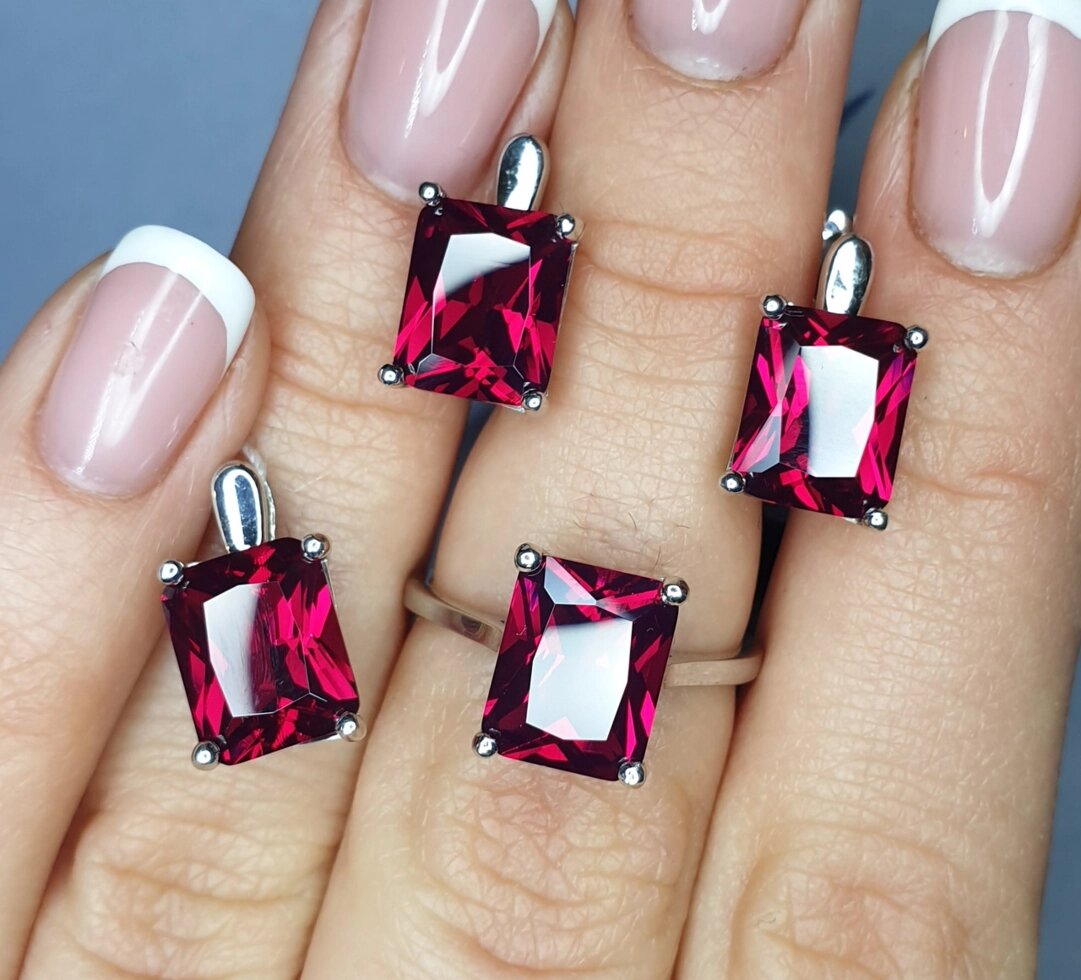 

Сережки серебряные с nano рубином 4,7 г