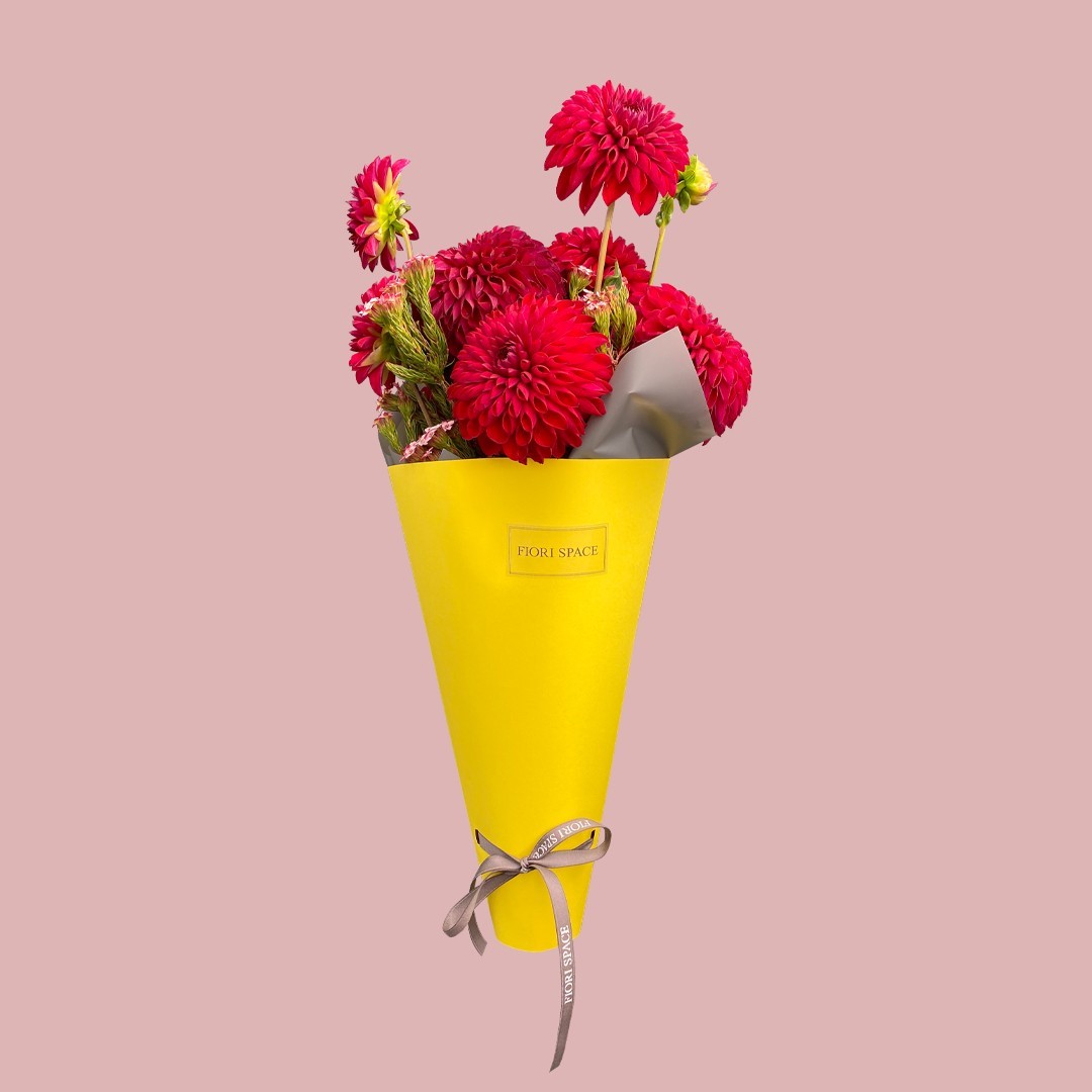 

Букет из свежих цветов FIORI георгины красные