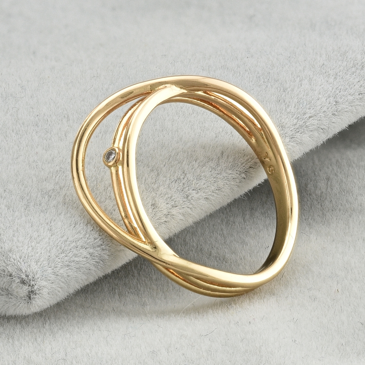 

Кольцо Xuping 35282 ширина 5 мм белые фианиты позолота 18K20