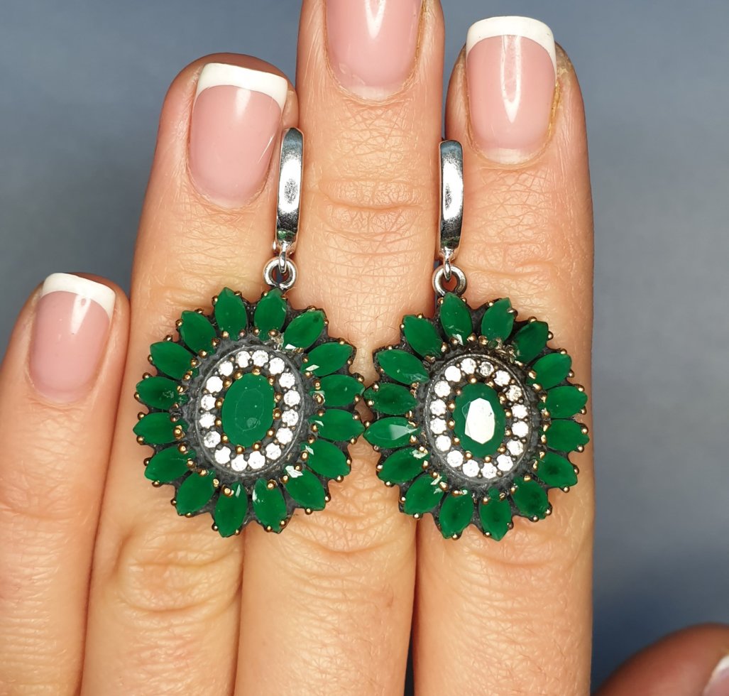

Сережки серебряные с изумрудом 17,47 г
