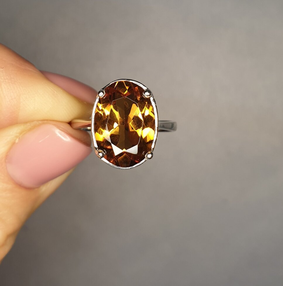 

Кольцо серебряное с султанитом 18 3,78 г