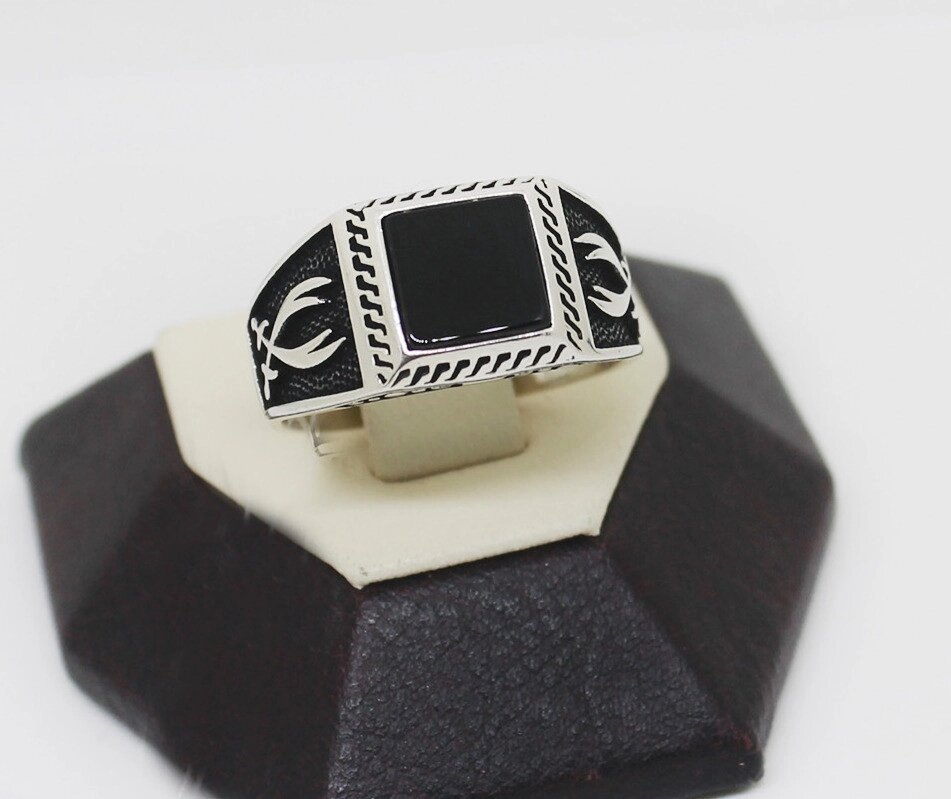 

Кольцо серебряное с агатом 20 6,3 г