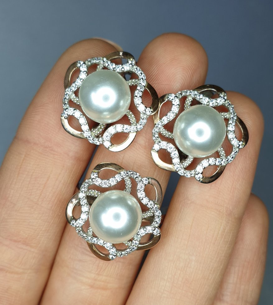 

Сережки серебряные с жемчугом 7,47 г
