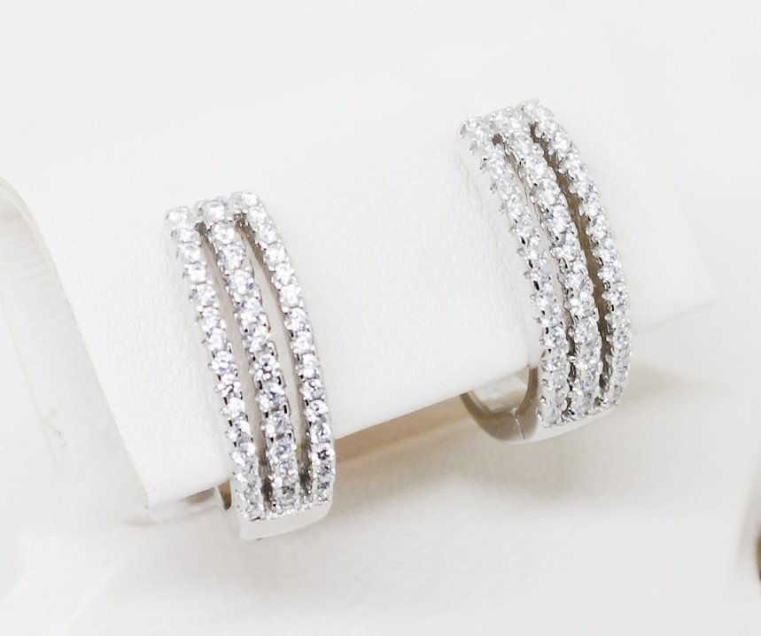 

Сережки серебряные с кубическим цирконием 4,56 г