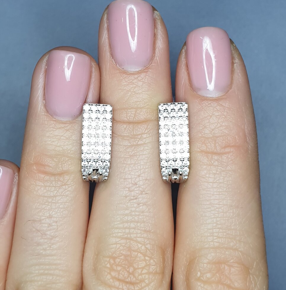 

Сережки серебряные с кубическим цирконием 3,47 г