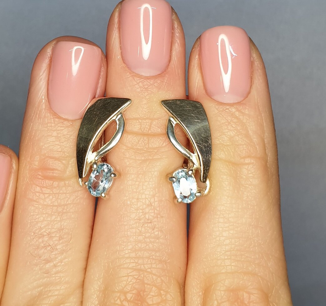 

Сережки серебряные с голубым топазом 3,56 г